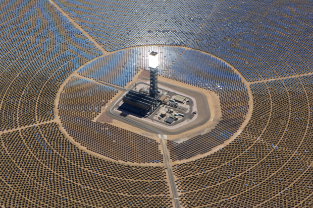 世界最大太陽能電站突發自燃事故，新能源安全警鐘再次敲響